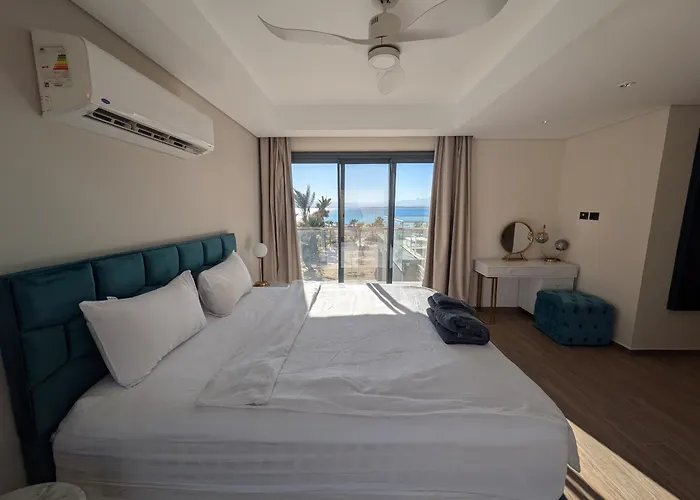 Supreme Beachfront 3br Soma Bay With Garden Villa *