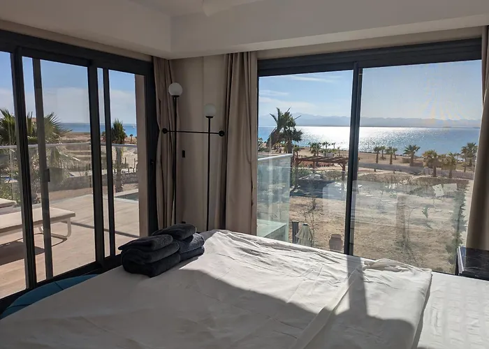 Supreme Beachfront 3br Soma Bay With Garden Villa *