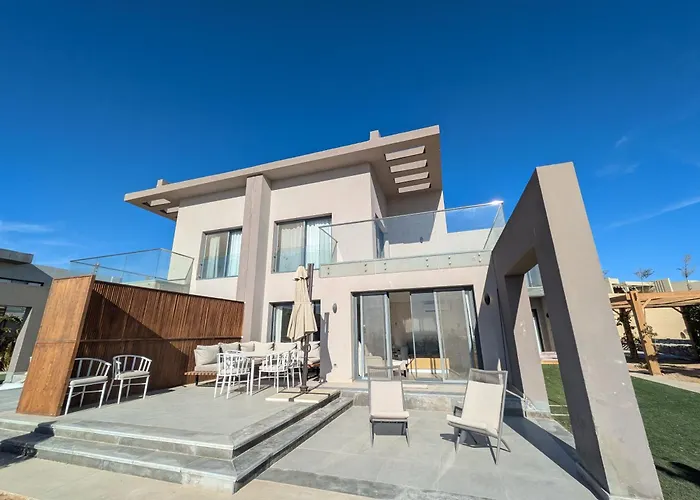 Supreme Beachfront 3br Soma Bay With Garden Villa *