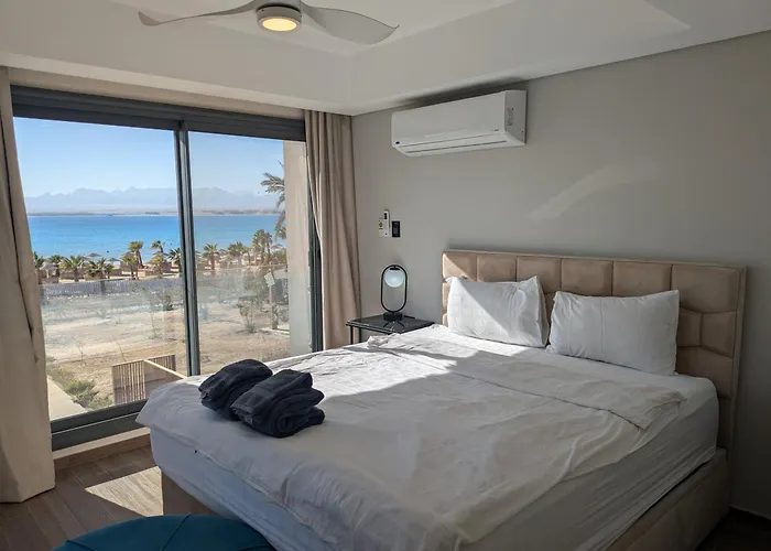 Supreme Beachfront 3br Soma Bay With Garden *