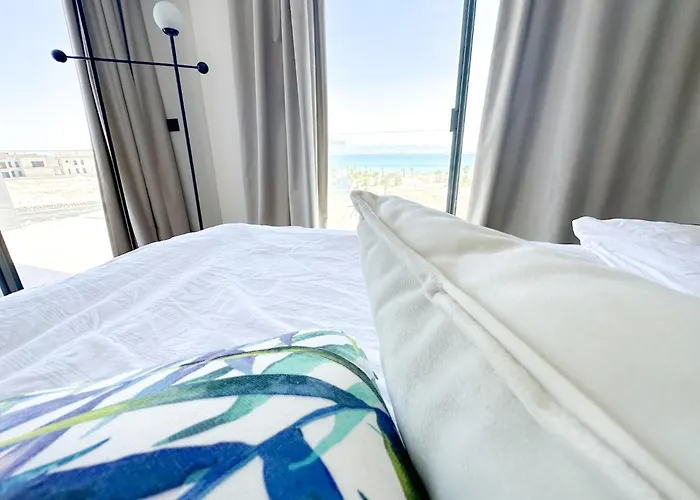 Supreme Beachfront 3br Soma Bay With Garden Villa Gurdaka