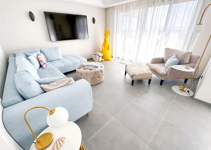 Villa Supreme Beachfront 3br Soma Bay With Garden