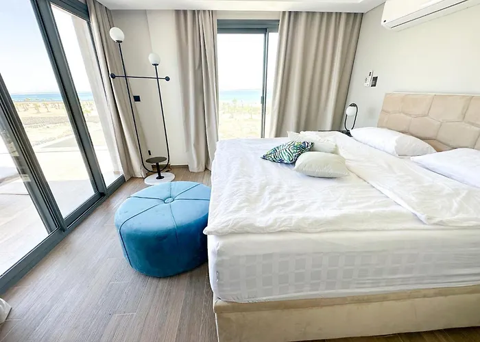 Villa Supreme Beachfront 3br Soma Bay With Garden Gurdaka